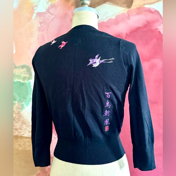 like new LUCKY BRAND sweater Asian accents, birds flowers , knotted buttons - Picture 3 of 9